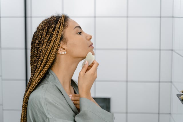 Intégrer le Gua Sha dans votre routine de soins de la peau